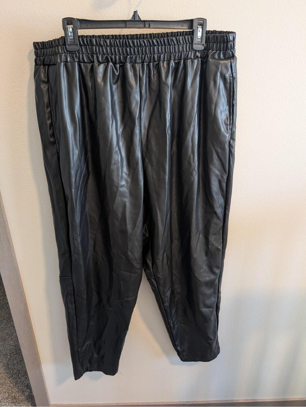 Fabletics Women's 1x Faux Leather Black Jogger Pants Elastic Waist Pull On EUC